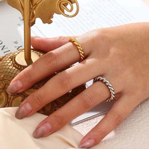 Yasmeen Jewellery Jewelry - New: 18k Gold Plated Twisted Rope Ring